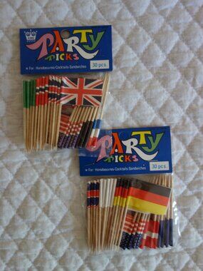2 NIP New Vntg KING Party Picks Flags of the World Toothpicks for Horsdoeuvres,